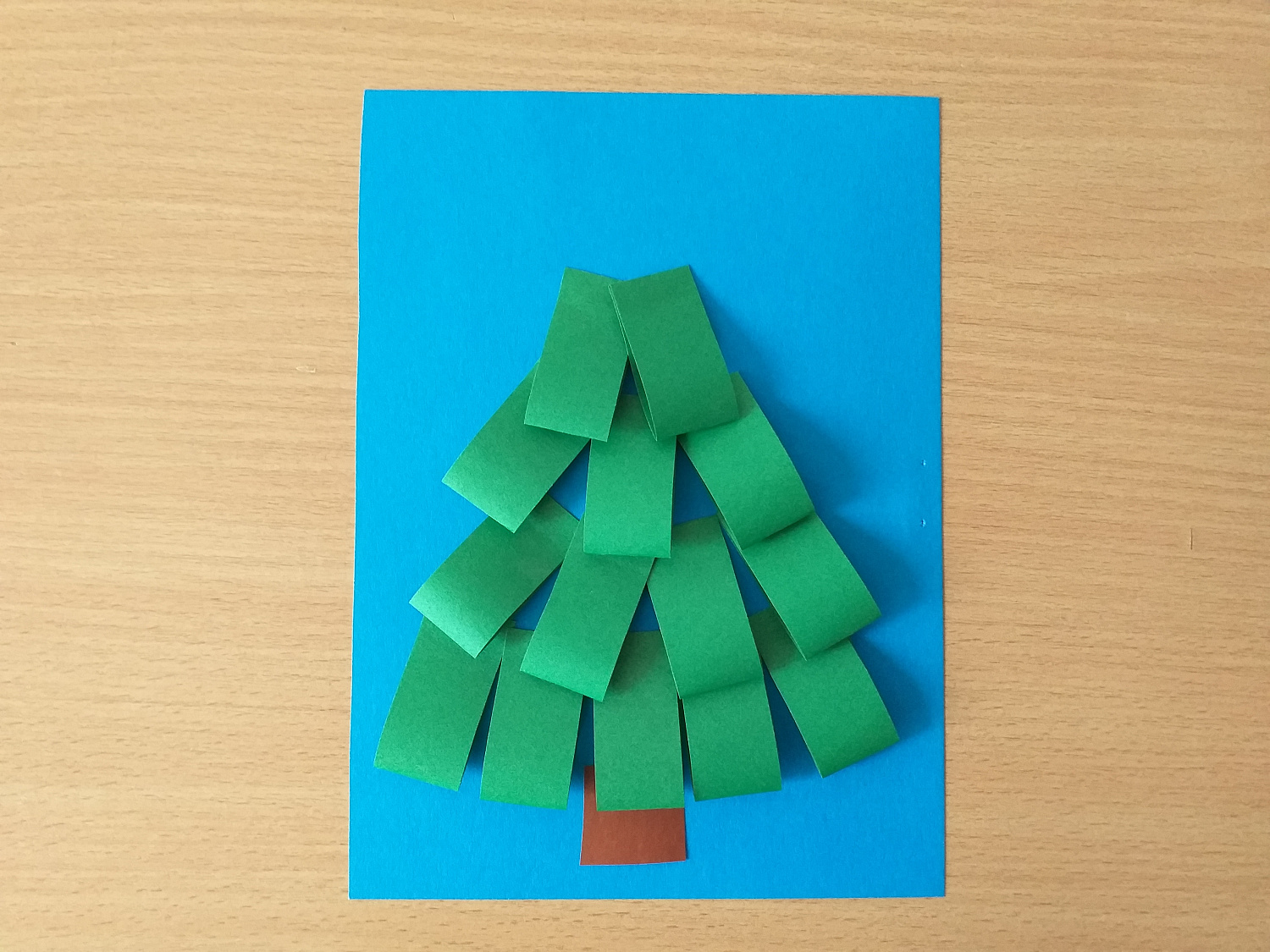 Аппликации новогодних елок из бумаги